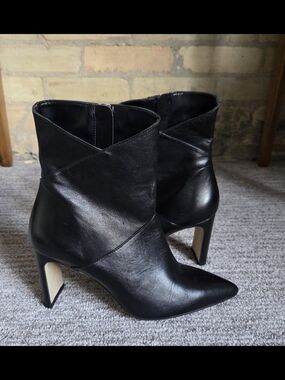 Pointed-Toe Black Leather Ankle Boots with Sculpted Heel Sz 6.5